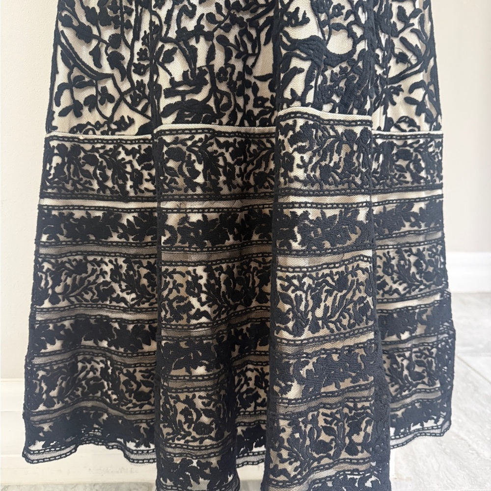 Jovani Black and Cream Lace Maxi Dress - Evening Gown - Size 10 - Picture 8 of 16
